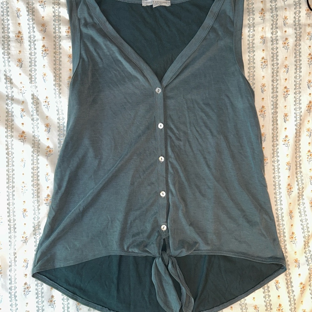 Women's Sleeveless Button-Down Top